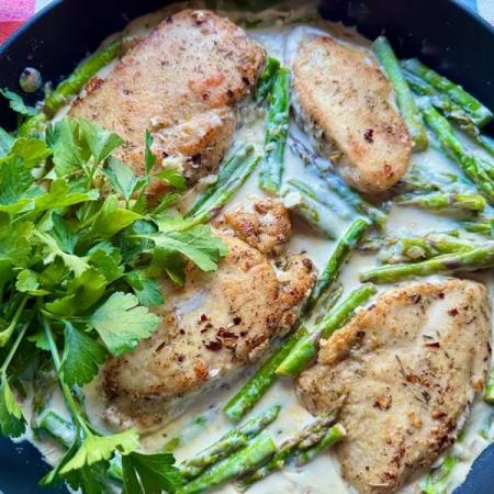 Creamy One-Pan Lemon Garlic Chicken and Asparagus